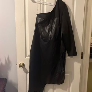 ❤️Monif C A decade of curves Black Asymmetrical black/ faux leather dress